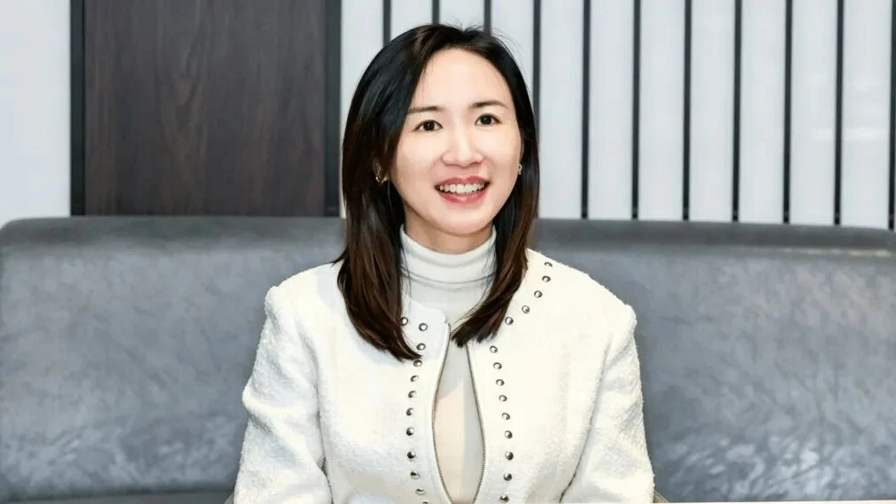 寅成智能机器人与物流场景照片